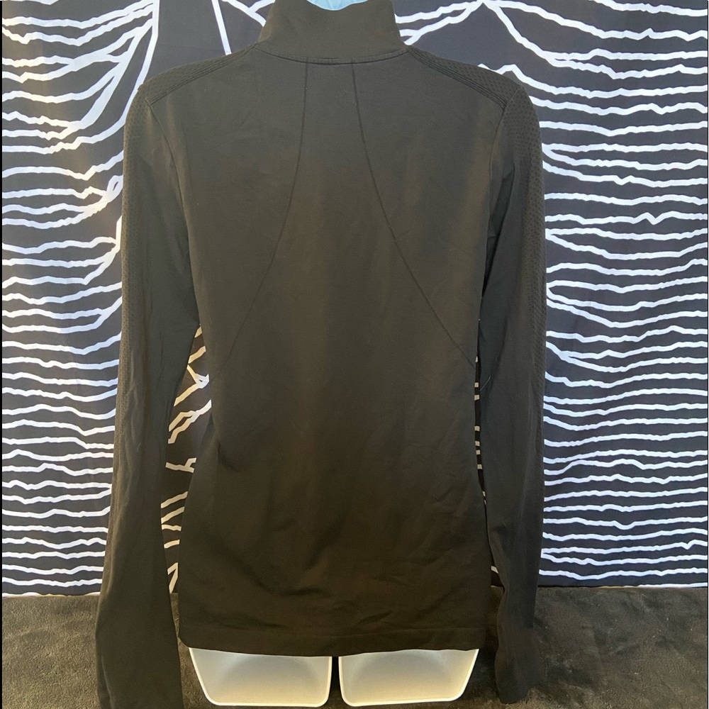 🖤Gap Dry Fit Athletic Shirt w/Thumb Holes!🖤 - Picture 3 of 5